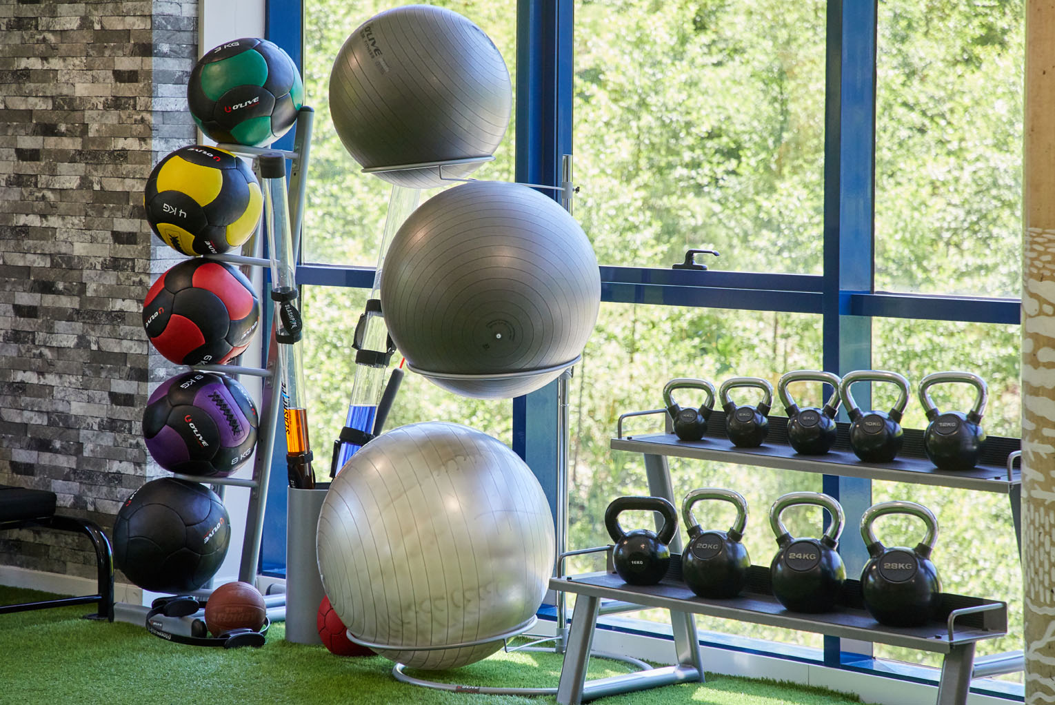 instalaciones-osasun-sport-materiales-fitball-pesas-kettlebell